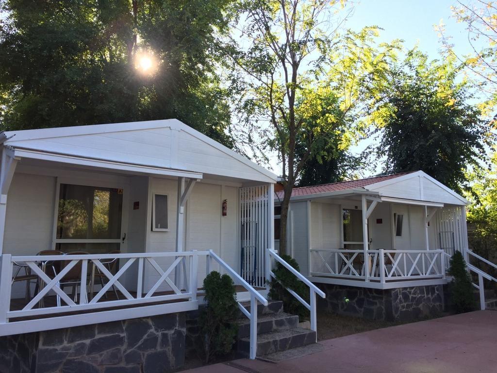 Bungalows & Albergue La Playa Logroño Buitenkant foto