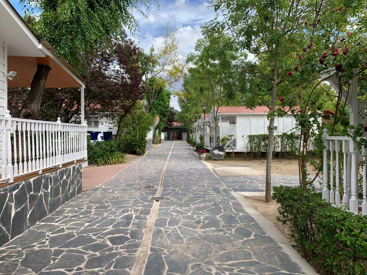 Bungalows & Albergue La Playa Logroño Buitenkant foto