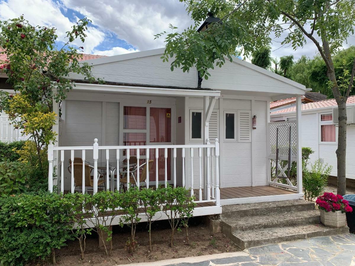 Bungalows & Albergue La Playa Logroño Buitenkant foto